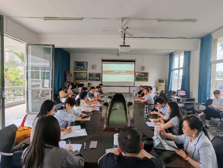 文新学院召开深入贯彻中央八项规定精神学习教育专题学习会